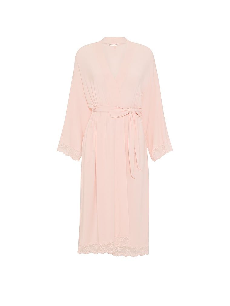 Halatul de baie făcut din SoSoft modal. Produsul este roz și provine din colecția Victoria's Secret.