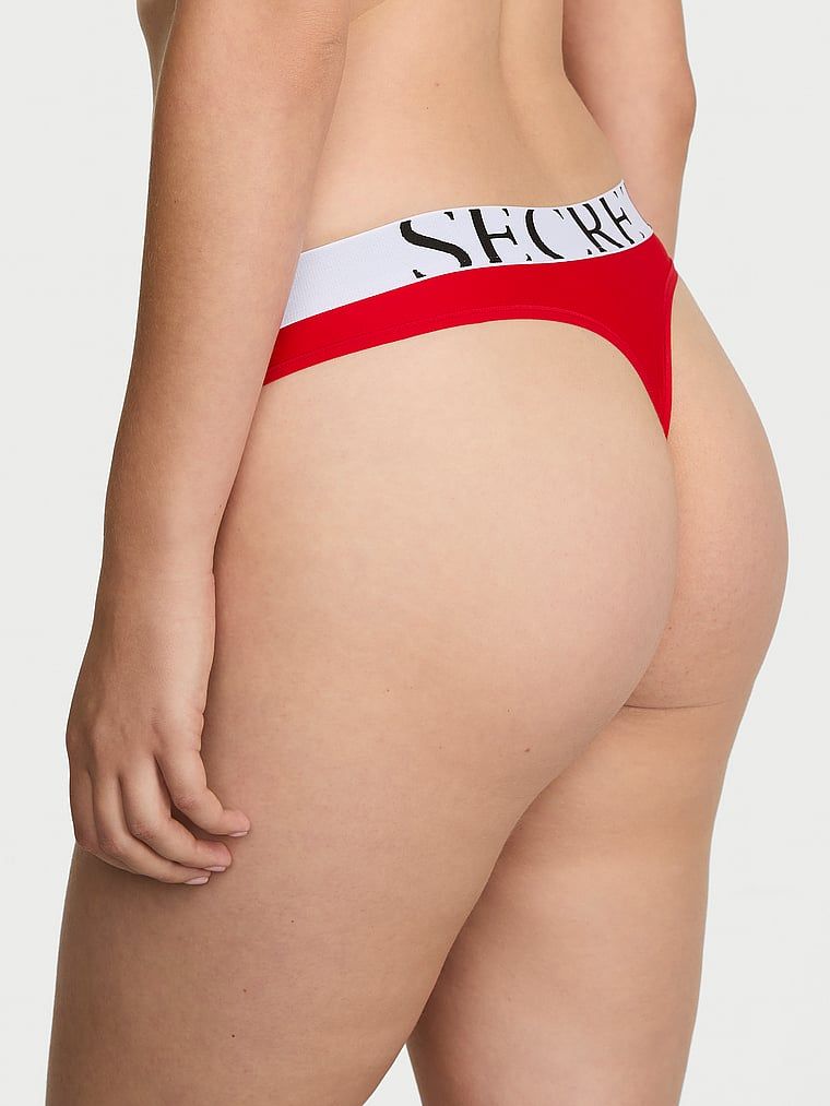 Tanga cu logo-ul Cool. Produsul este roșu și provine din colecția Victoria's Secret.