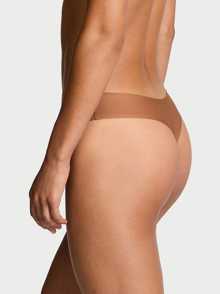 Tanga din microfibră Flex. Produsul este de culoare maro și provine din colecția Body by Victoria.