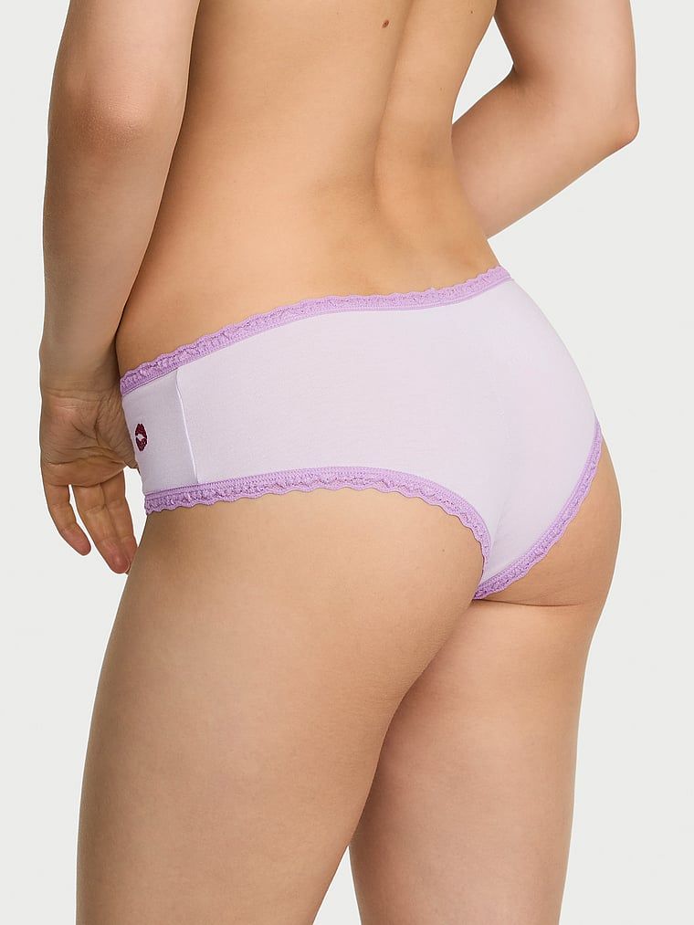 Chiloți de bumbac cu dantelă pe margini, dantelă-talie obraznică. Produsul este de culoare mov și provine din colecția Lace Trim.