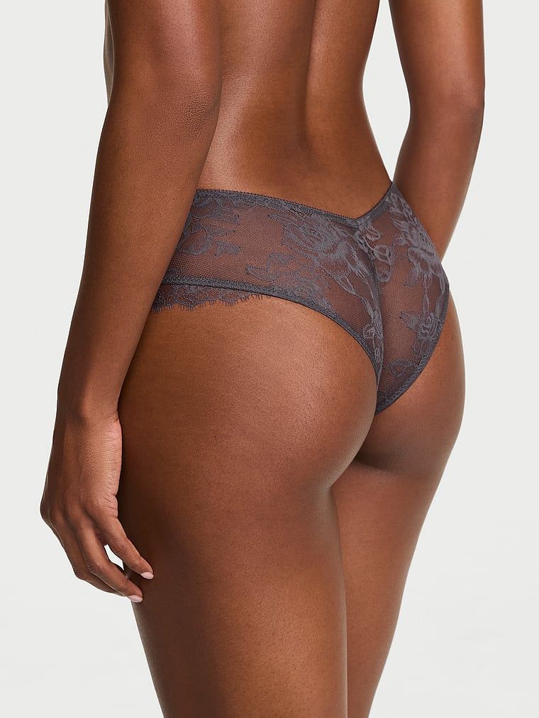 Peste chiloți Cheeky din dantelă. Produsul este de culoare gri și provine din colecția Very Sexy.