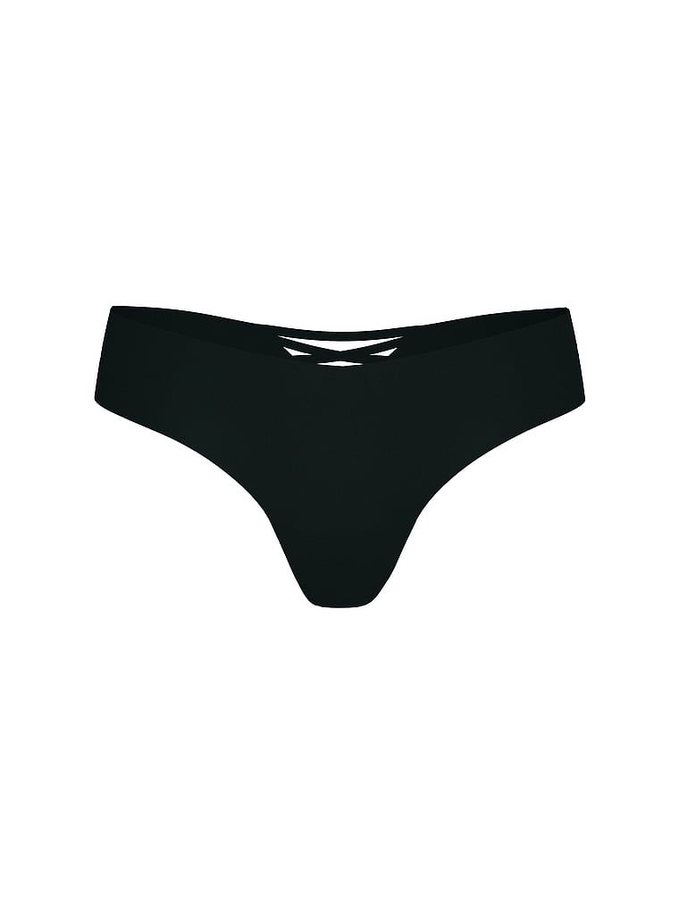 Tanga fără cusură cu bretele la spatele bretelelor No-Show Strappy. Produsul este negru și provine din colecția No-Show.