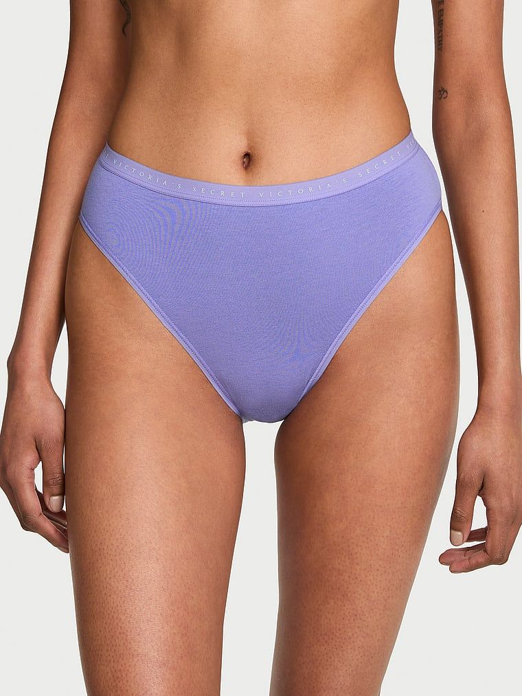 Chiloți din bumbac cu picioare înalte, pantaloni scurti cu picior înalt. Produsul este albastru și provine din colecția Victoria's Secret.
