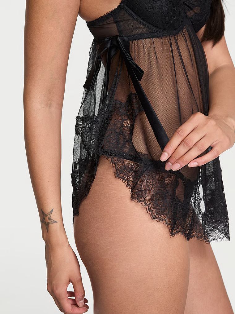 Rău Sheer și tanga. Produsul este negru și provine din colecția Very Sexy.