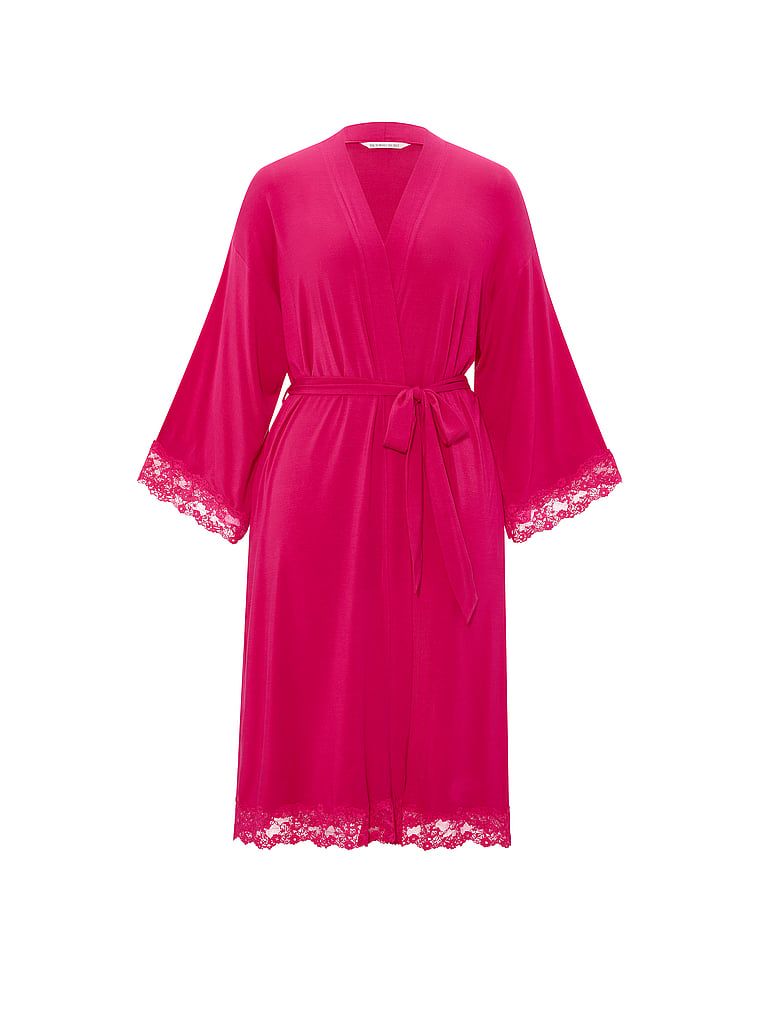 Halatul de baie făcut din SoSoft modal. Produsul este roz și provine din colecția Victoria's Secret.