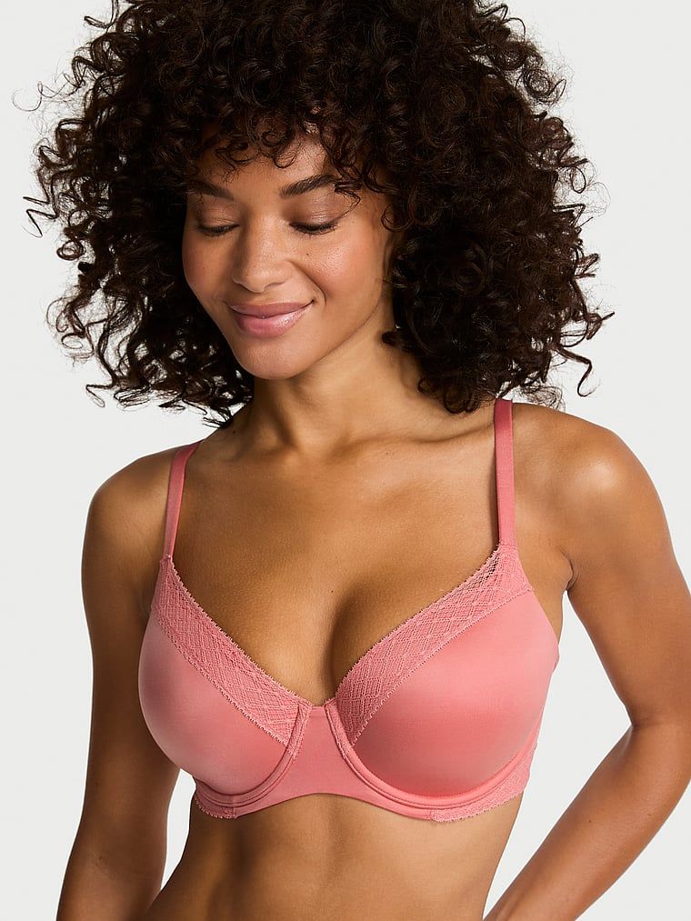 Suten ușor căptușit cu inserții demi din dantelă. Produsul este roz și provine din colecția Body by Victoria.