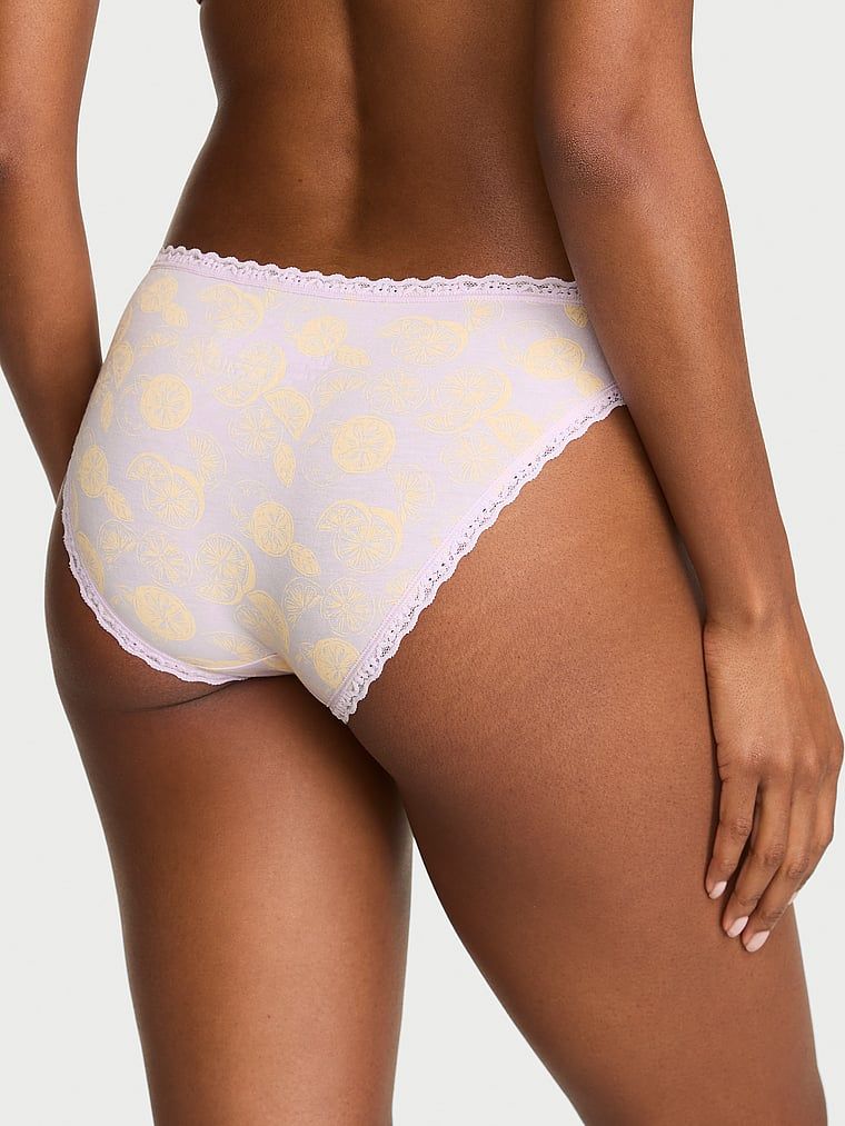 Chiloți din bumbac cu dantelă cu dantelă și baie de baie. Produsul este modelat și provine din colecția Lace Trim.