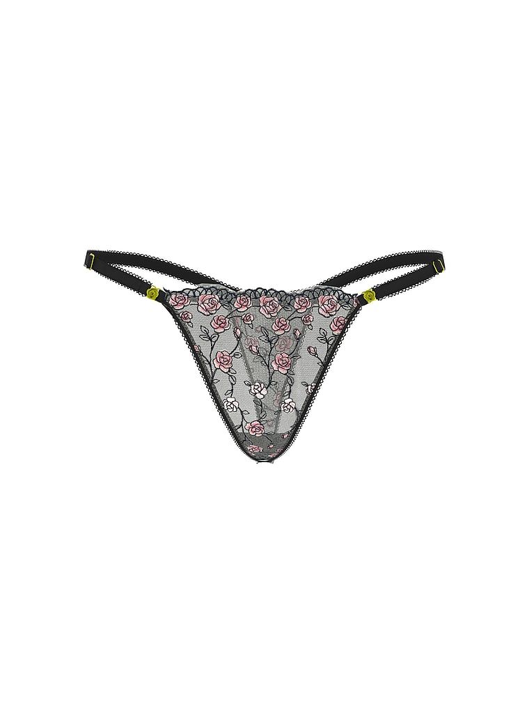 Tanga cu bretele reglabile Tease Rose. Produsul este modelat și provine din colecția Victoria's Secret.