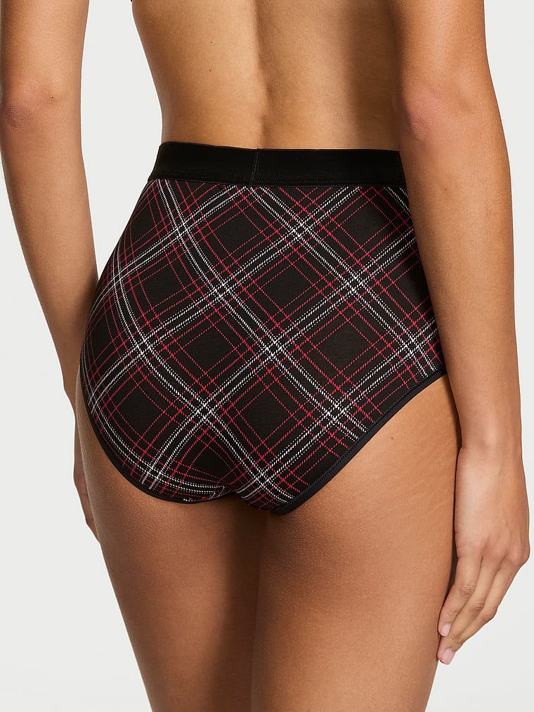 Chiloți din bumbac cu talie înaltă și logo Shine Patch Velvet. Produsul este modelat și provine din colecția Body by Victoria.
