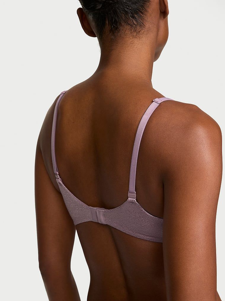 Sutien demi ușor căptușit. Produsul este roz și provine din colecția Body by Victoria.