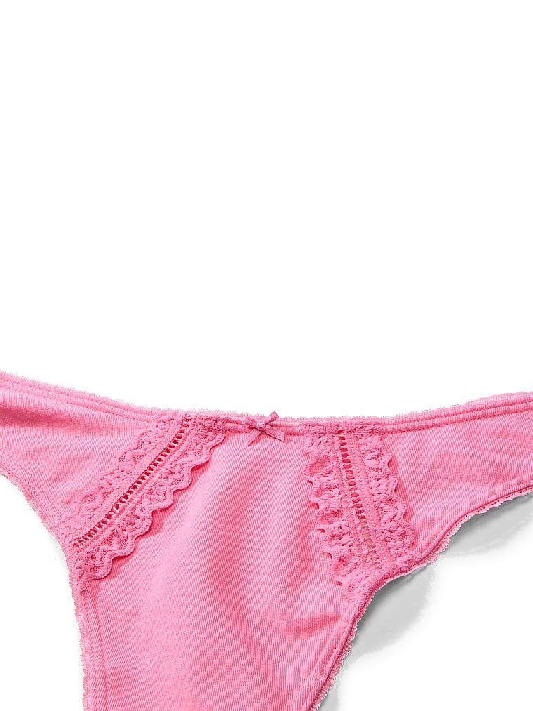 Tanga de bumbac cu inserții Lace-Trim. Produsul este roz și provine din colecția Victoria's Secret.