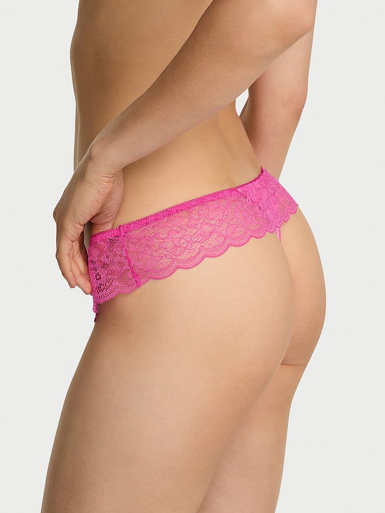 Tanga de satin cu volane și tachină. Produsul este roz și provine din colecția Victoria's Secret.