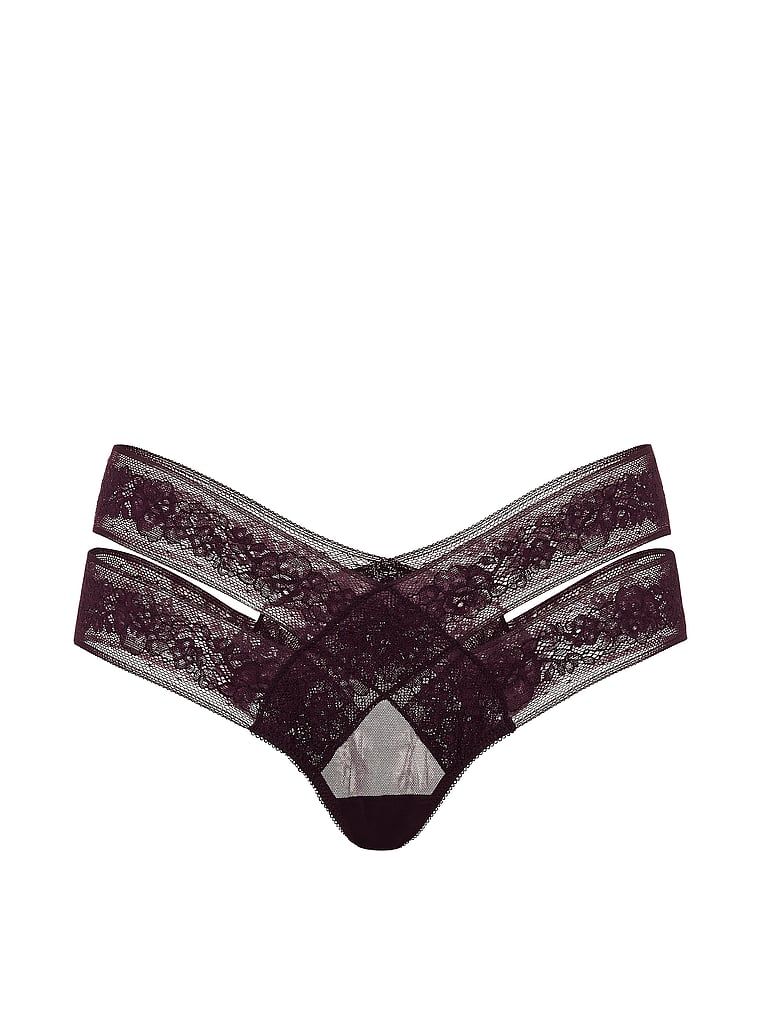 Chiloți decupați cu dantelă Cheeky cu bretele decupate. Produsul este de culoare mov și provine din colecția Very Sexy.