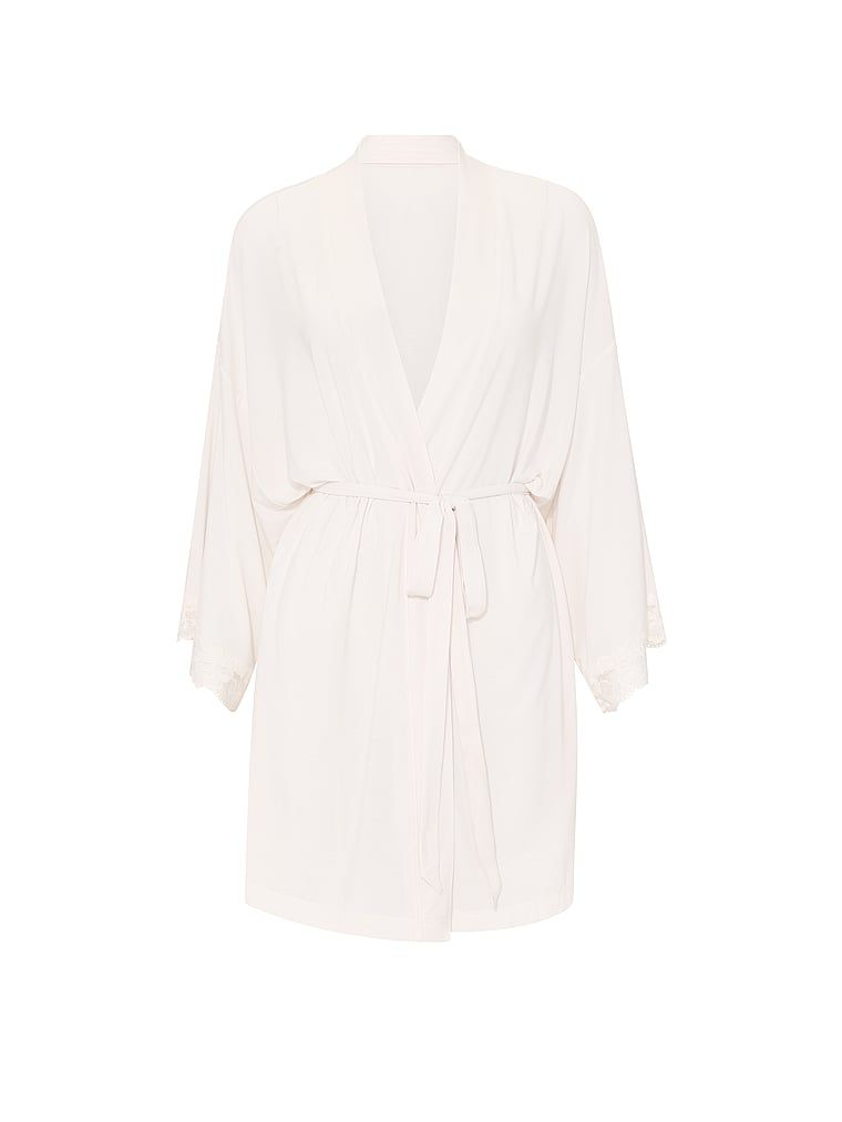 Halatul de baie făcut din SoSoft modal. Produsul este alb și provine din colecția Victoria's Secret.