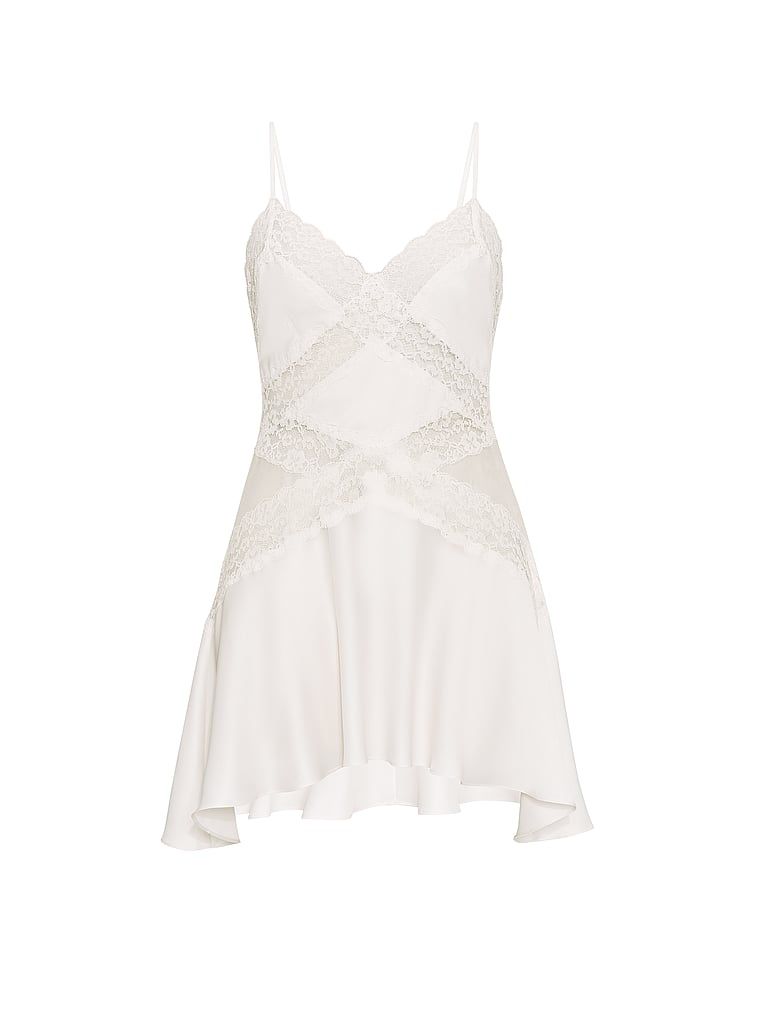 Cămașă de noapte din dantelă și satin Fluff Slip. Produsul este alb și provine din colecția Dream Angels.
