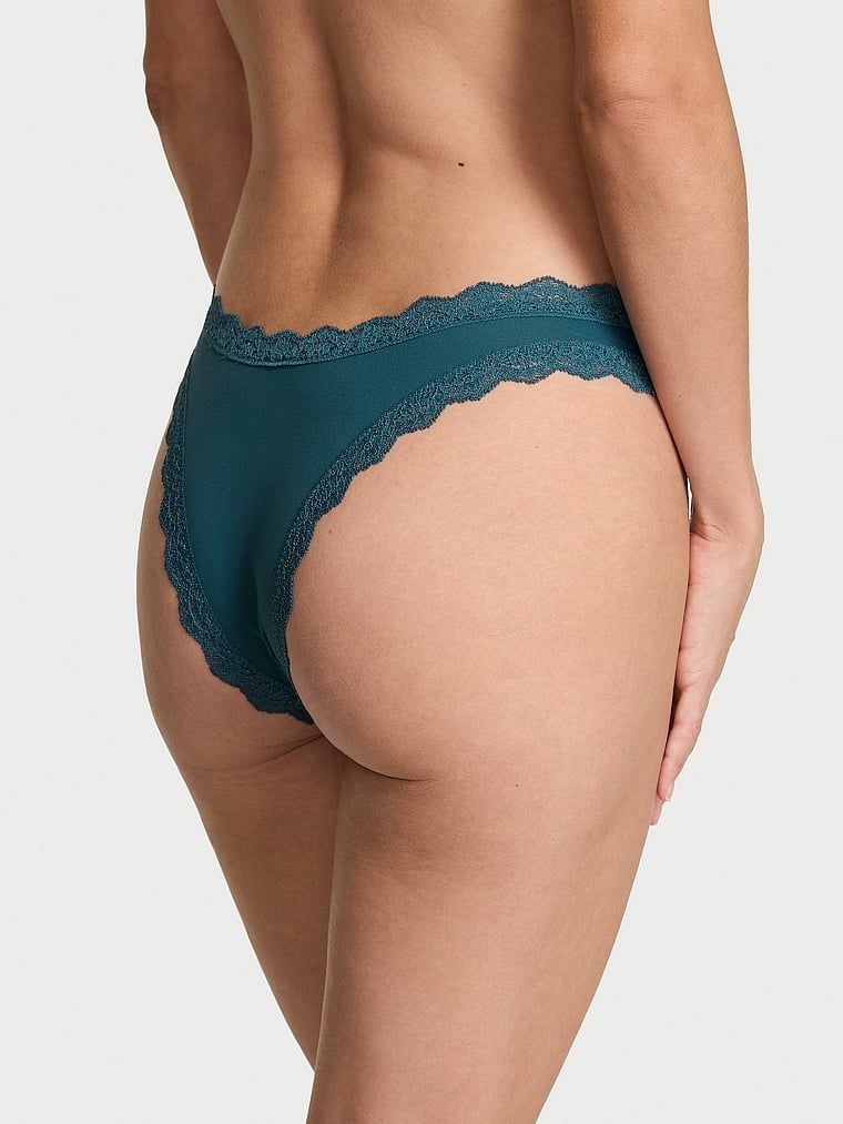 Chiloți brazilieni cu dantelă din dantelă brazilian. Produsul este de culoare albastră și provine din colecția Dream Angels.