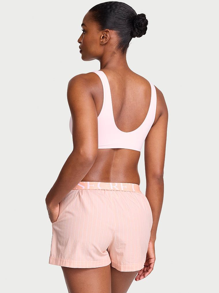 Pantaloni scurți de pijama Heritage din bumbac Mix & Match. Produsul este modelat și provine din colecția Victoria's Secret.