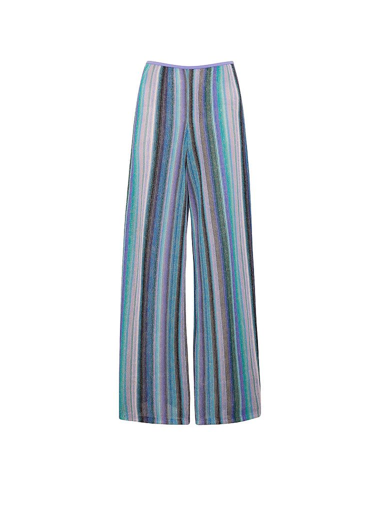 Spodnie na plażę Beachwear Shimmer Knit. Produsul este modelat și provine din colecția Victoria's Secret Swim.