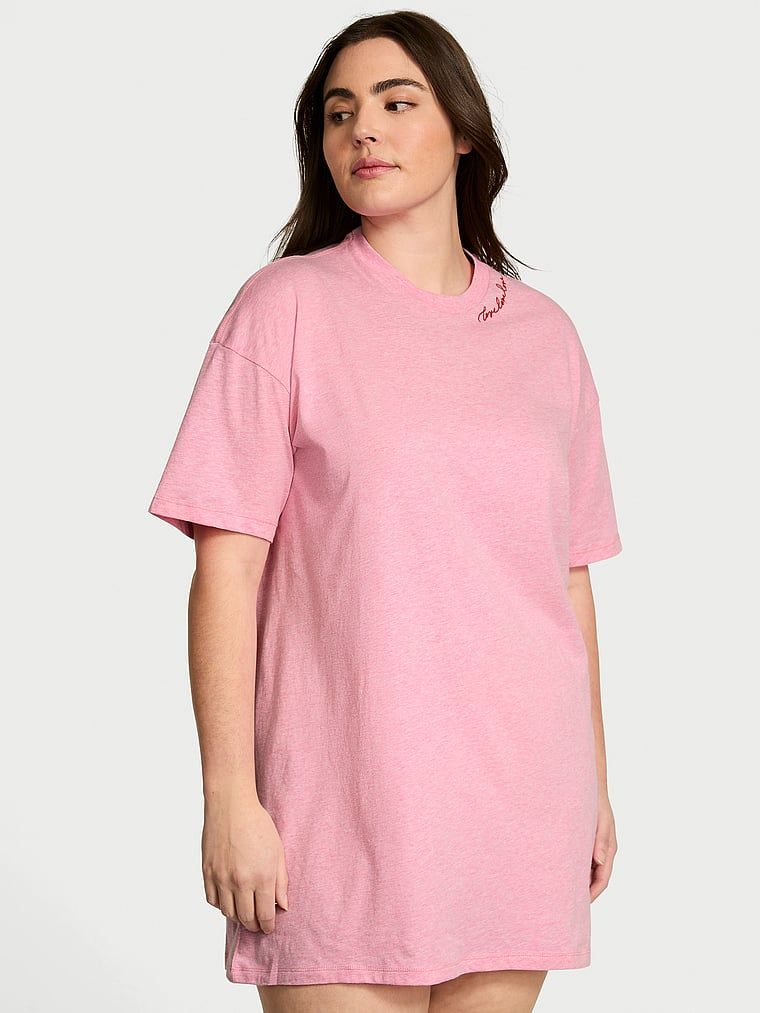 Bluză de dormit din bumbac cu mâneci scurte. Produsul este de culoare roz și provine din colecția Victoria's Secret.