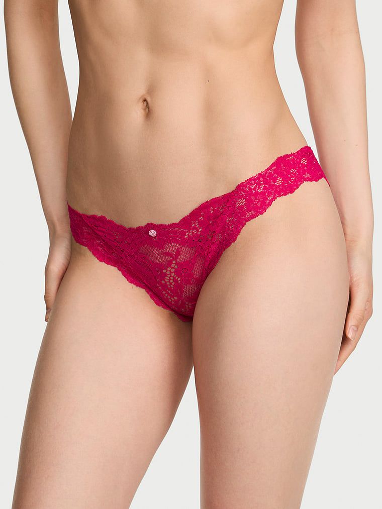 Chiloți bikini din dantelă. Produsul este roz și provine din colecția Dream Angels.