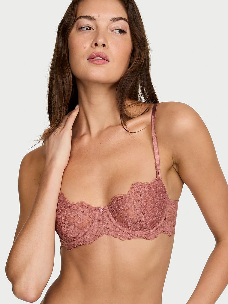 Wicked Lace Balconette fără sutien balconette cu căptușeală. Produsul este roz și provine din colecția Dream Angels.