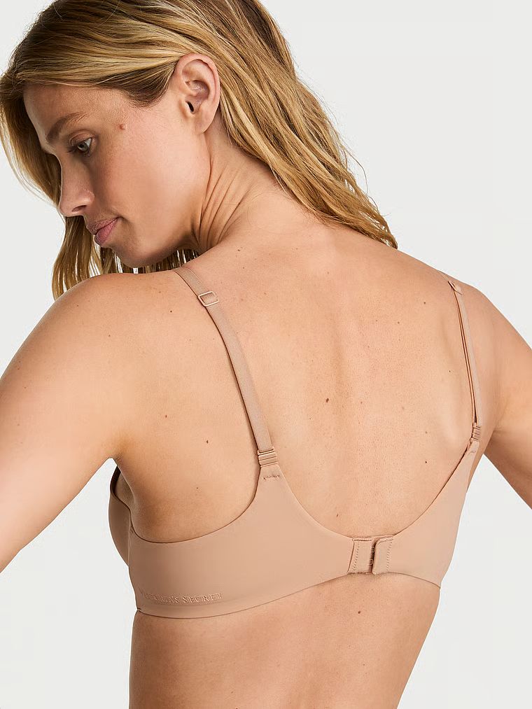 Sutien ușor căptușit, cu balconet FlexFactor. Produsul este de culoare bej și provine din colecția Body by Victoria.