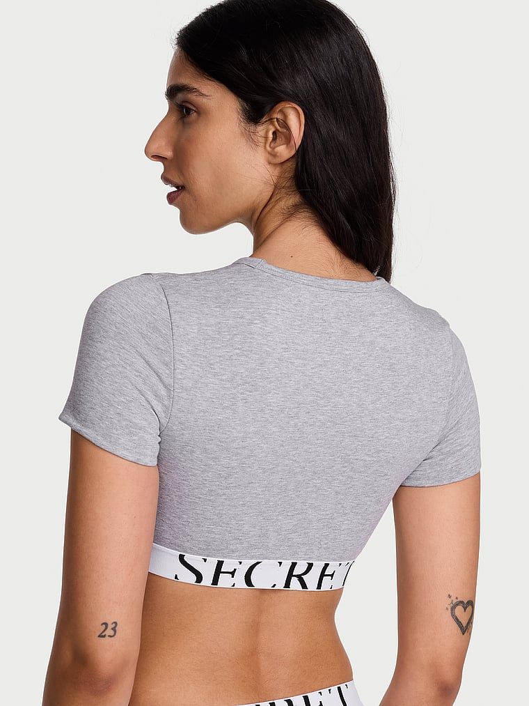 Crop top din bumbac cu mâneci scurte. Produsul este de culoare gri și provine din colecția de tricouri.