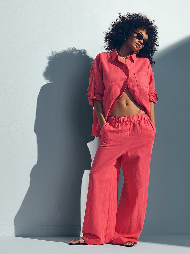 Pantaloni de in pentru plajă, îmbrăcăminte de plajă. Produsul este roz și provine din colecția Victoria's Secret Swim.