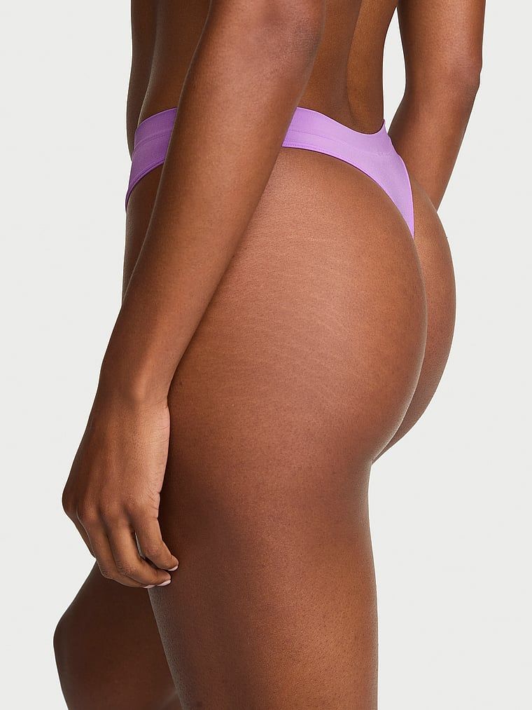 Tanga fără cusură. Produsul este de culoare mov și provine din colecția Seamless (Seamless Collection).