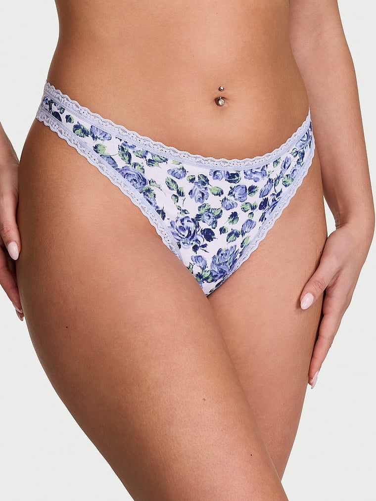 Tanga de bumbac cu dantelă pe margini: talie din dantelă. Produsul are un model floral și provine din colecția Lace Trim.