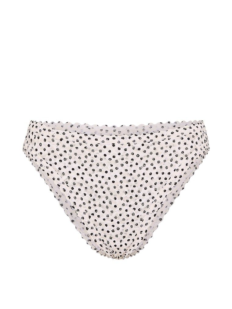 Chiloți din dantelă, dantelă anii '90. Produsul este modelat și provine din colecția Lacie.