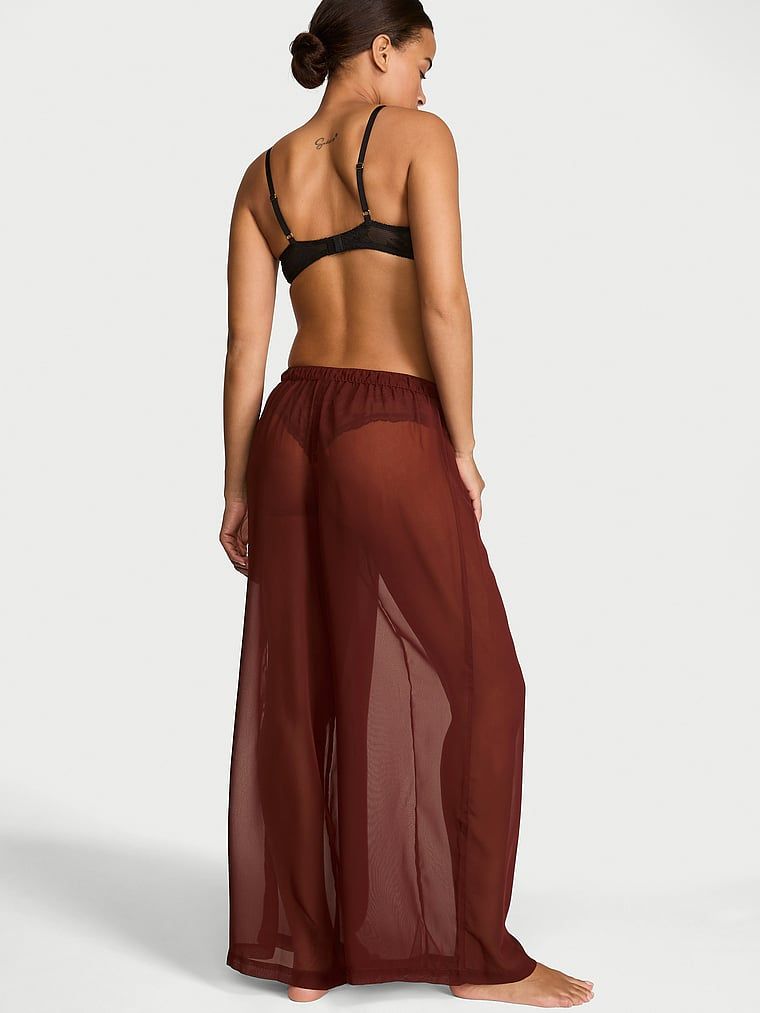 Pantaloni de șifon pentru somn. Produsul este de culoare maro și provine din colecția Victoria's Secret.