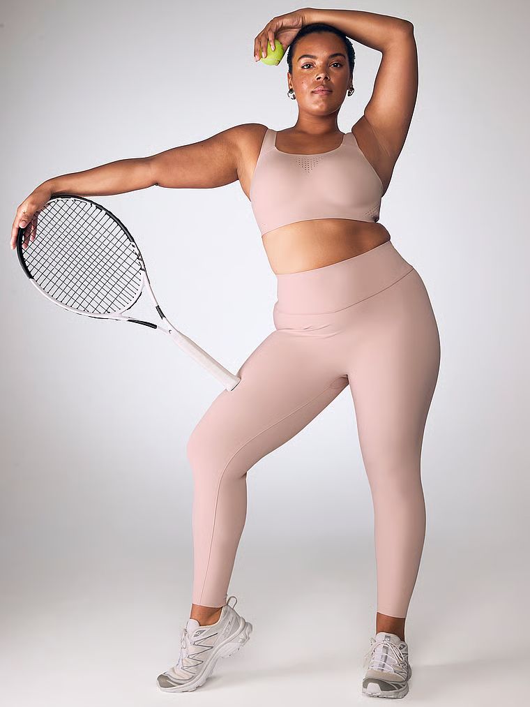 Sutien sport cu suport maxim Featherweight Max. Produsul este bej și provine din colecția VSX.