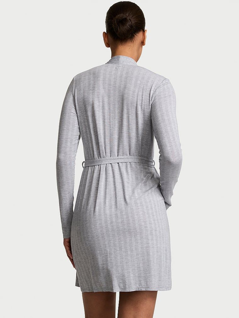 Halatul de baie în modal SoSoft Ultra-Fine. Produsul este de culoare gri și provine din colecția Victoria's Secret.
