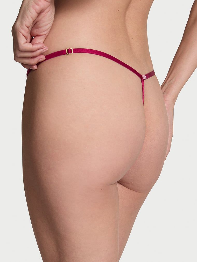 Tanga din dantelă cu bretele reglabile din dantelă V-String. Produsul este roșu și provine din colecția Dream Angels.