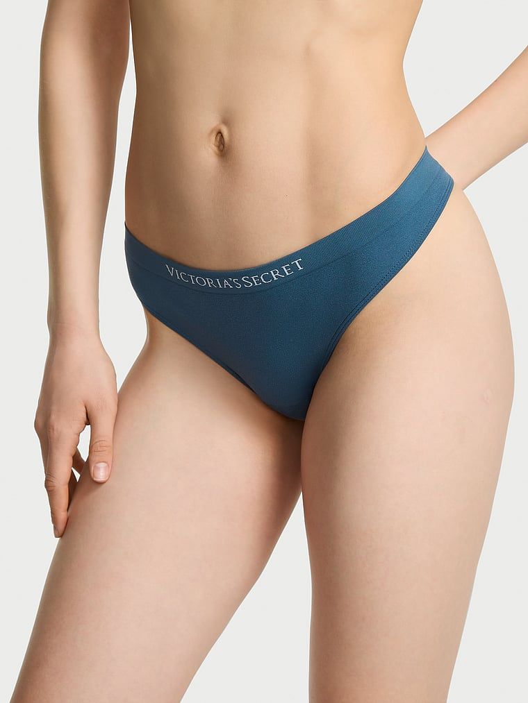 Tanga fără cusături. Produsul este albastru și provine din colecția Seamless.