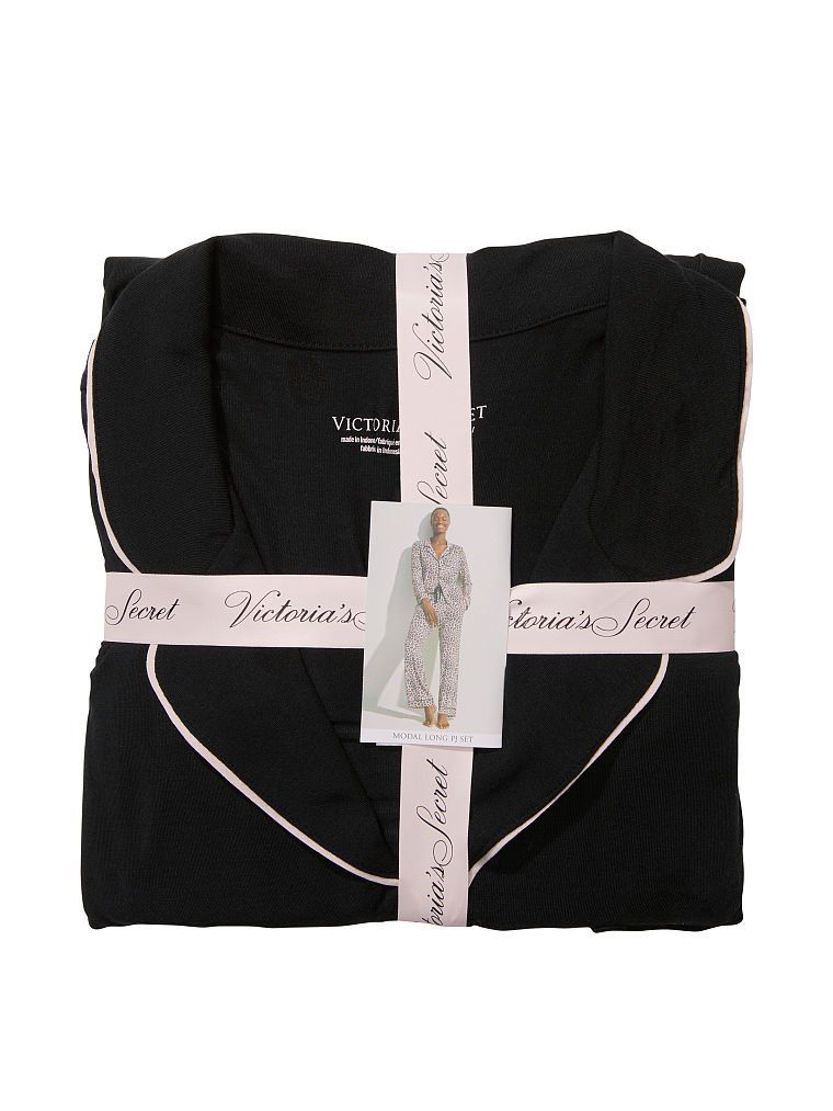 Pijamale modale cu mânecă lungă. Produsul este negru și provine din colecția Victoria's Secret.