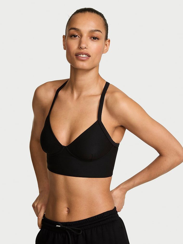 VSX LUXMarl Racerback sutien sport. Produsul este modelat și provine din colecția VSX.