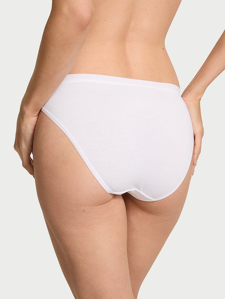 Chiloți de bumbac Bikini. Produsul este alb și provine din colecția Victoria's Secret.