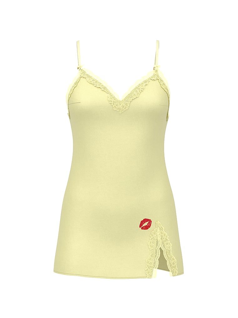 Cămașă de noapte din satin cu dantelă Tease Slip. Produsul este galben și provine din colecția Victoria's Secret.