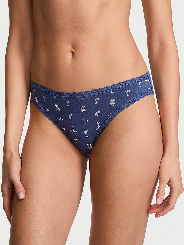 Chiloți din bumbac cu dantelă cu dantelă și baie de baie. Produsul este modelat și provine din colecția Lace Trim.
