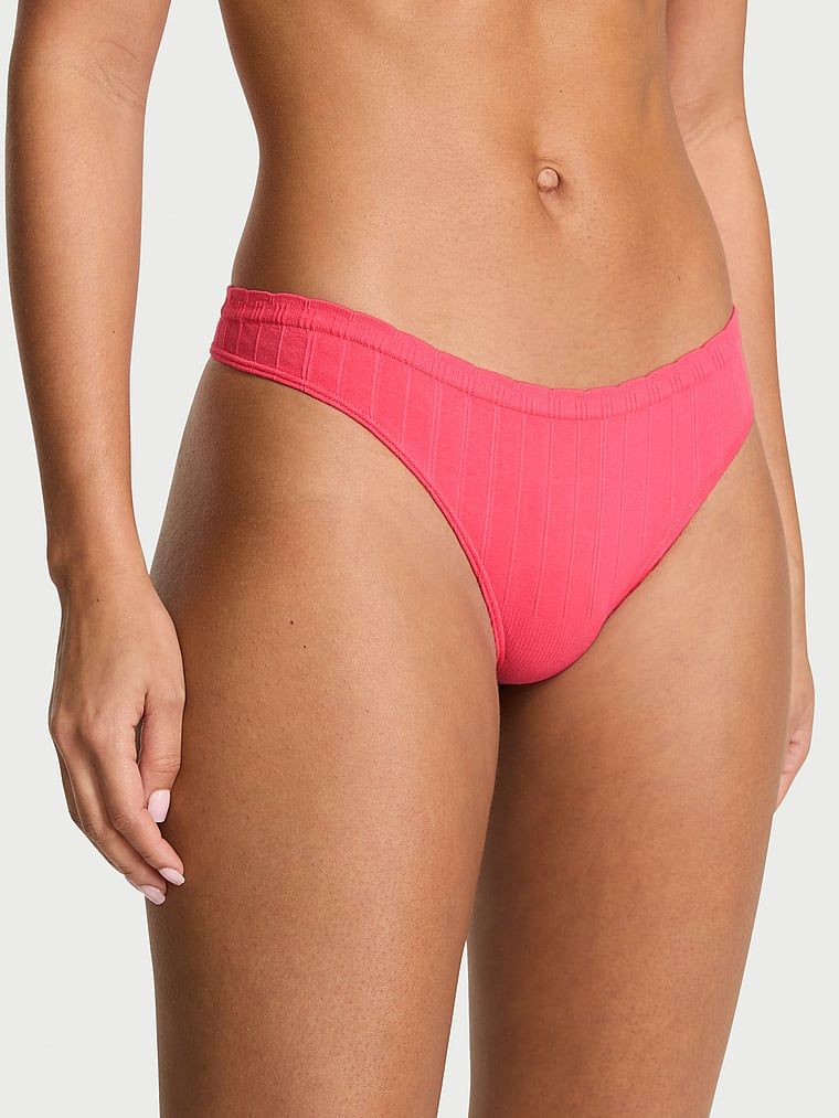 Tanga de bumbac cu coaste fără cusură. Produsul este roz și provine din colecția Seamless (Seamless Collection).