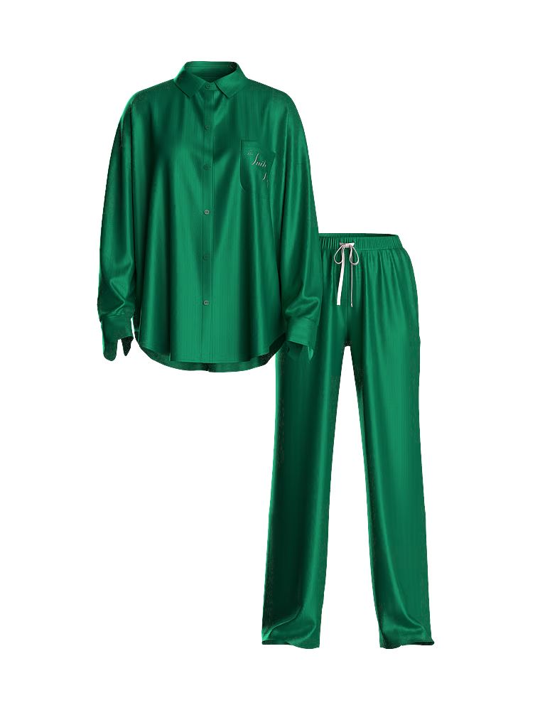 Pijamale de satin supradimensionate cu mâneci lungi, semnătură. Produsul este de culoare verde și provine din colecția Victoria's Secret.