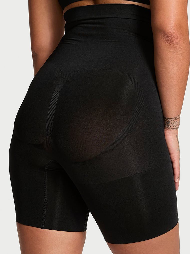 Pantaloni scurți modelatori Shapewear by Victoria. Produsul este negru și provine din colecția Victoria's Secret.