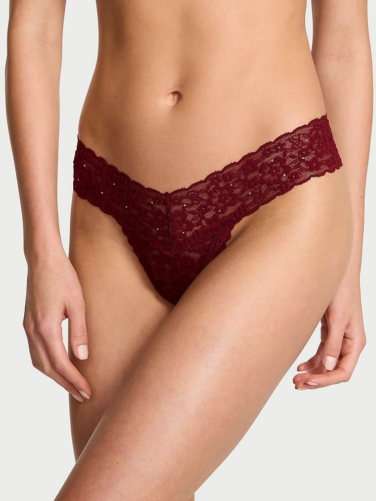 Tanga din dantelă Lacie Sparkle cu paiete. Produsul este de culoare roșie și provine din colecția Lacie.