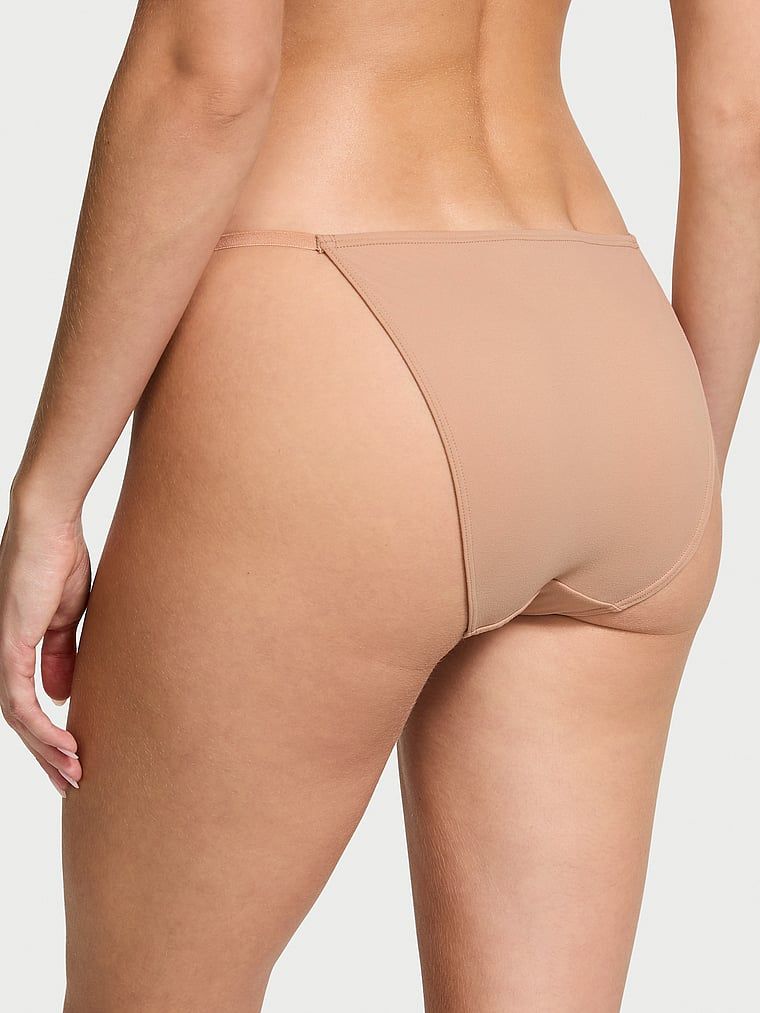 Chiloți cu bretele reglabile pentru bikini. Produsul este bej și provine din colecția Dream Angels.