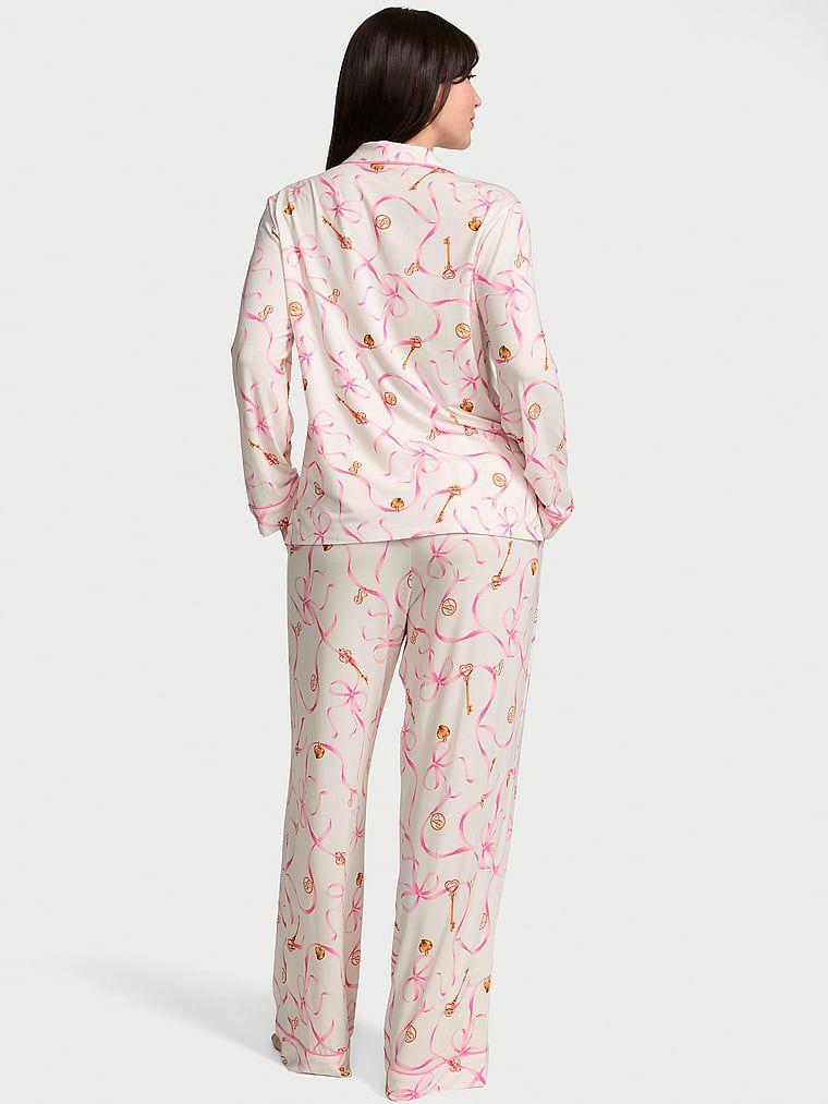 Pijamale făcute din SoSoft modal. Produsul are o culoare cu model și provine din colecția Victoria's Secret.