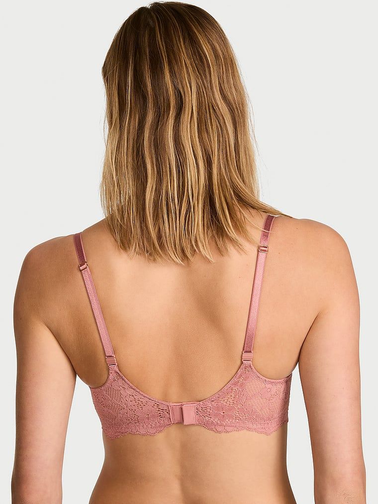 Sutiene ușor căptușit cu dantelă Lace Demi. Produsul este modelat și provine din colecția Dream Angels.