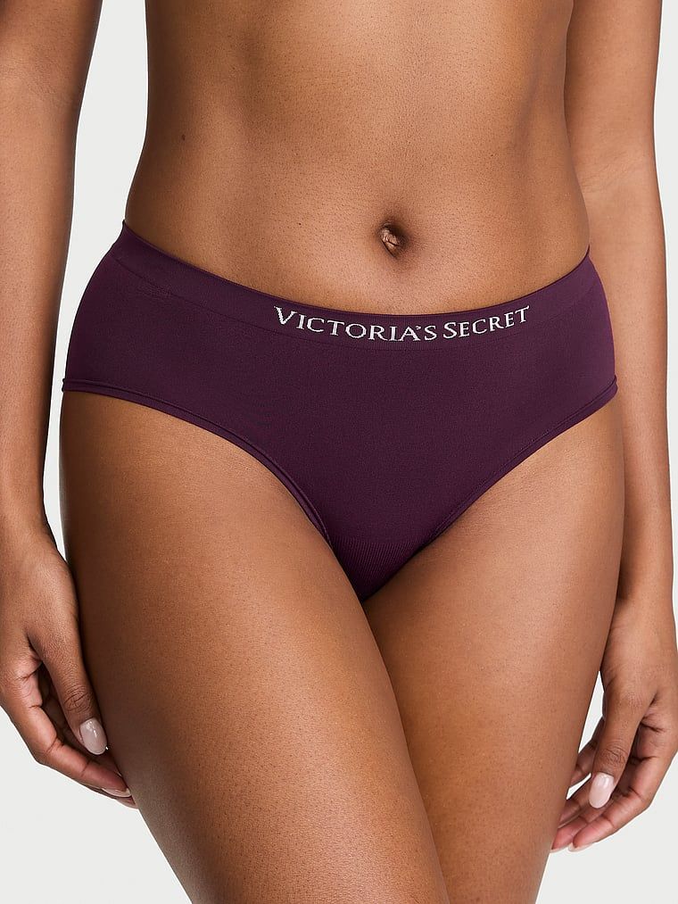 Chiloți fără cusături Hiphugger. Produsul este de culoare violet și provine din colecția Seamless
