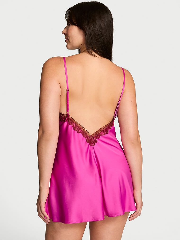 Cămașă de noapte din satin și trandafir. Produsul este roz și provine din colecția Very Sexy.